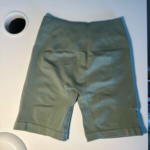 aurola workout short sage